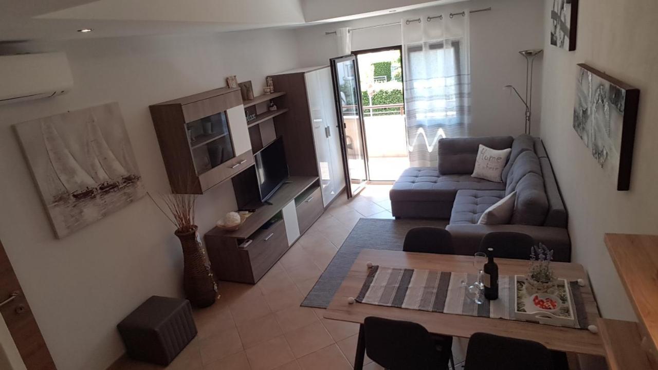 Apartments Alea 로비니 외부 사진