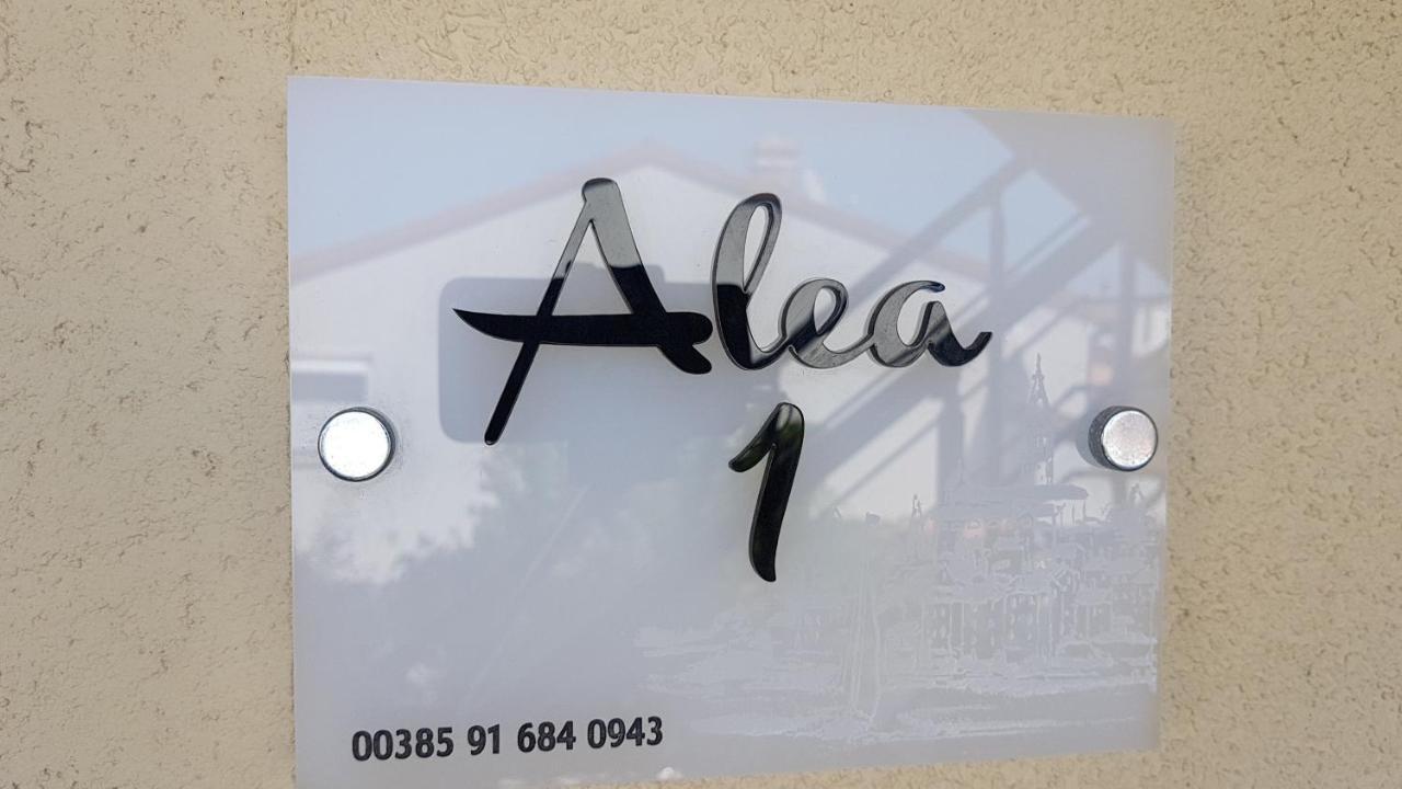 Apartments Alea 로비니 외부 사진