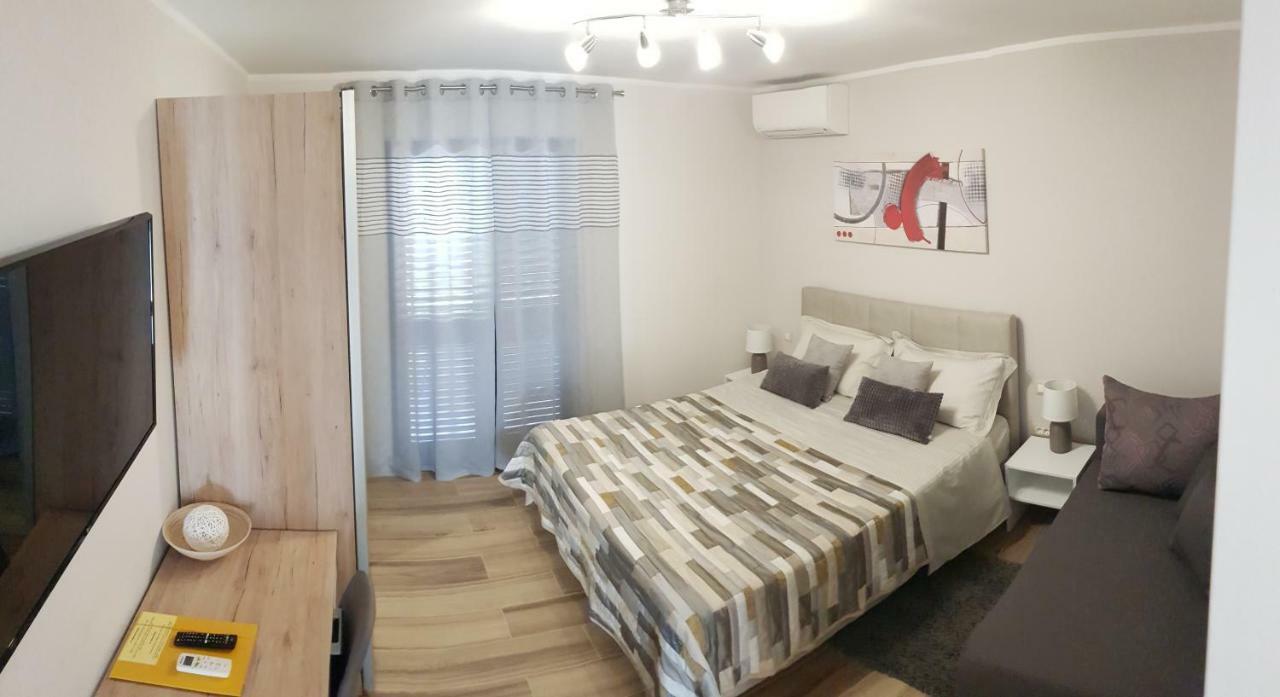 Apartments Alea 로비니 외부 사진